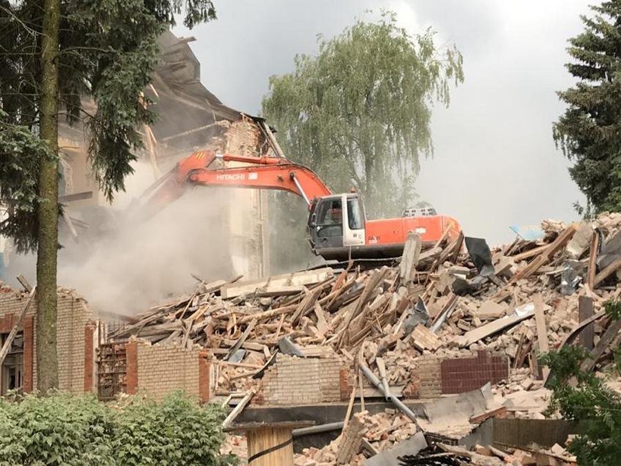 Демонтируем любые загородные дома